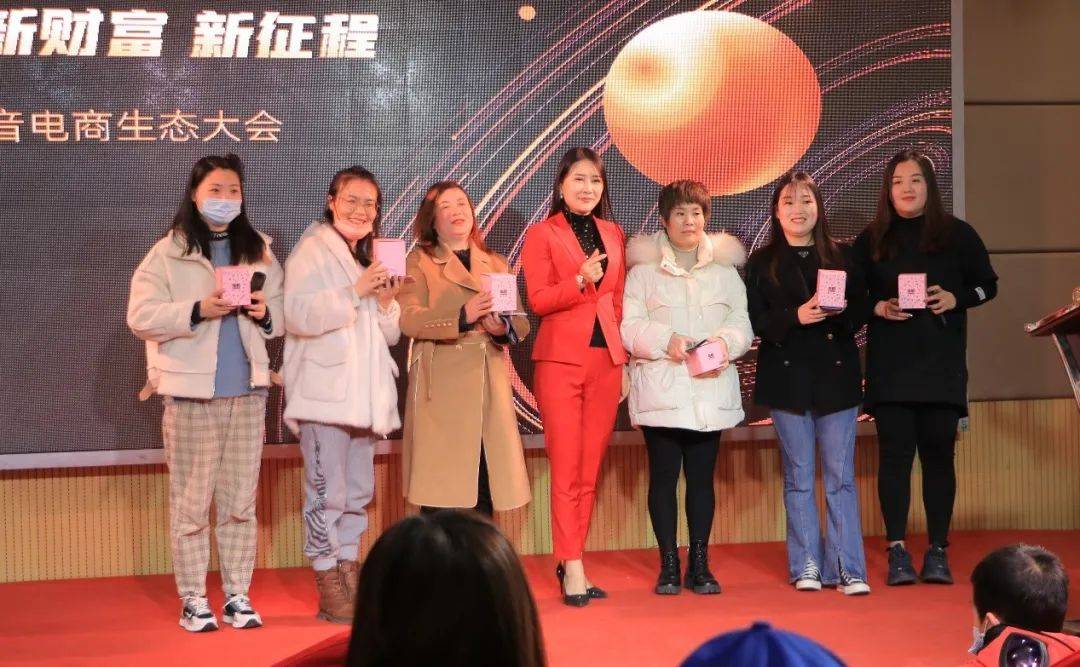 感謝星播，帶來(lái)了抖音電商新方法，為臨沂人長(zhǎng)期免費(fèi)教培