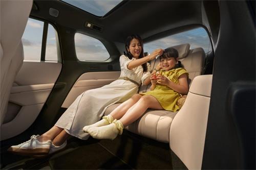 深藍(lán)S09 3.jpg